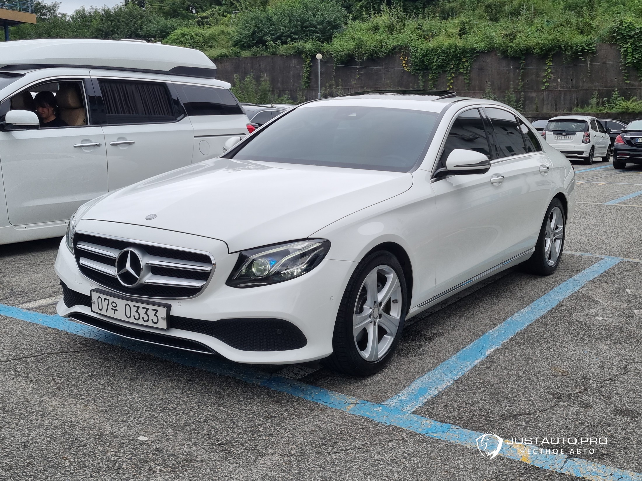 Автомобиль Mercedes-Benz E-Class