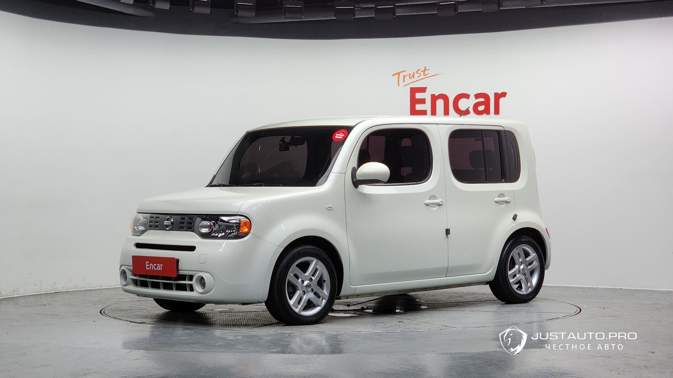 Автомобиль Nissan Cube