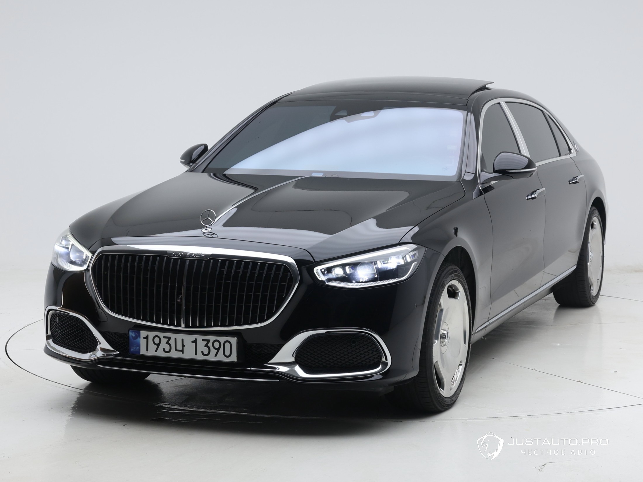 Автомобиль Mercedes-Benz S-Class