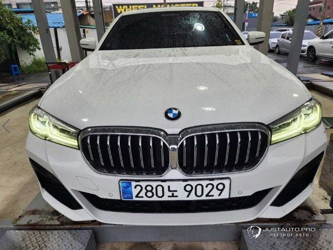 Автомобиль BMW 5-Series