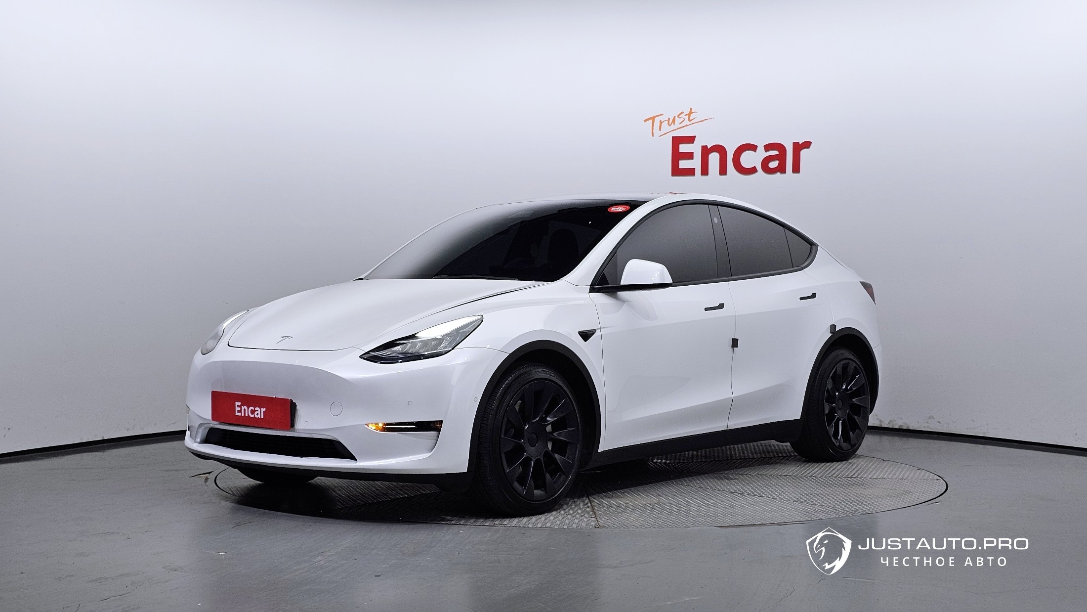 Автомобиль Tesla Model Y
