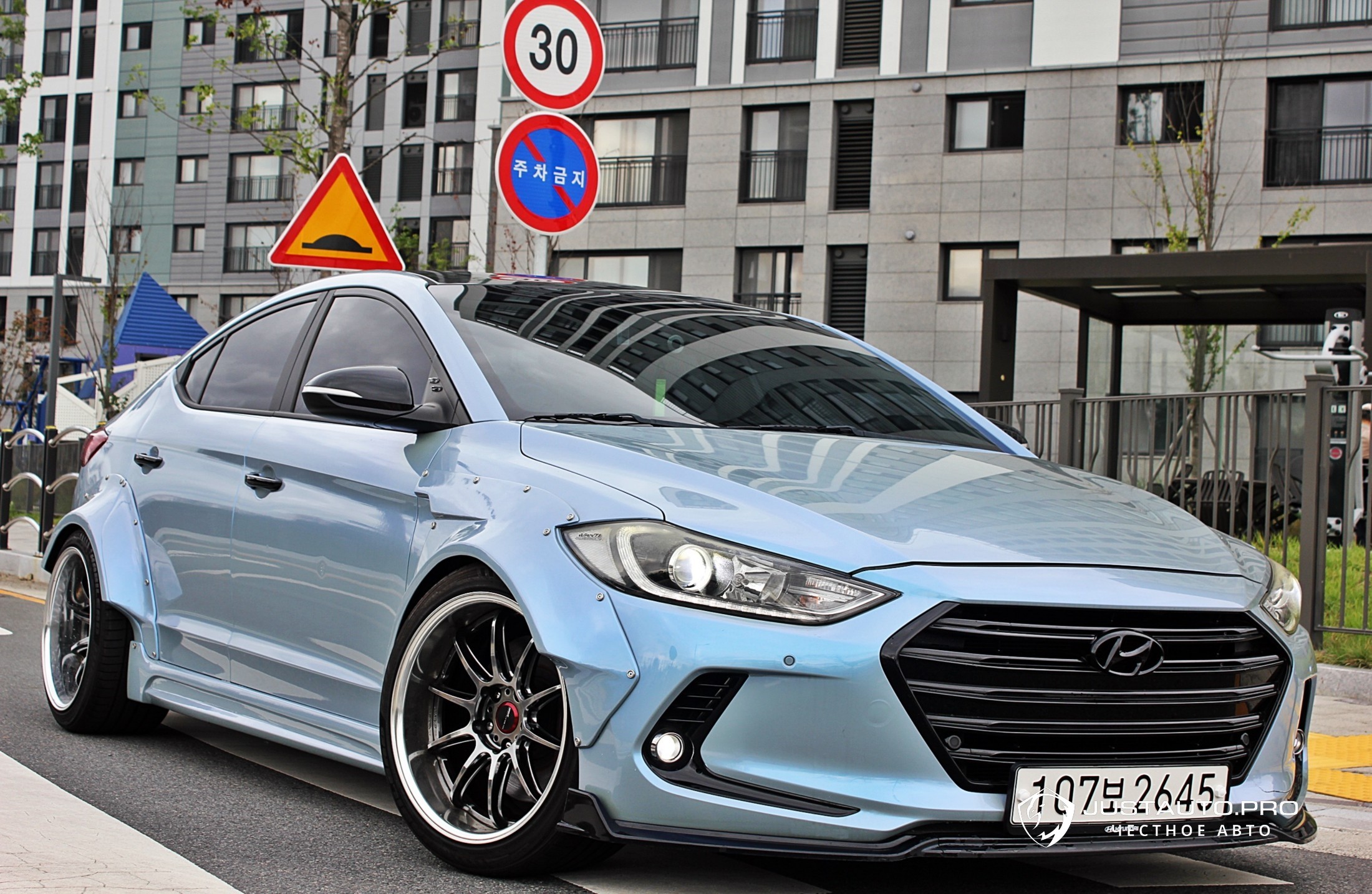 Автомобиль Hyundai AVANTE
