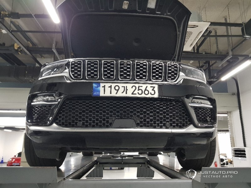 Автомобиль Jeep Cherokee