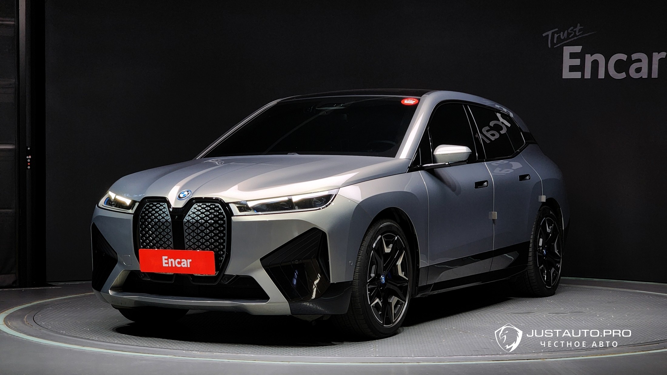 Автомобиль BMW iX