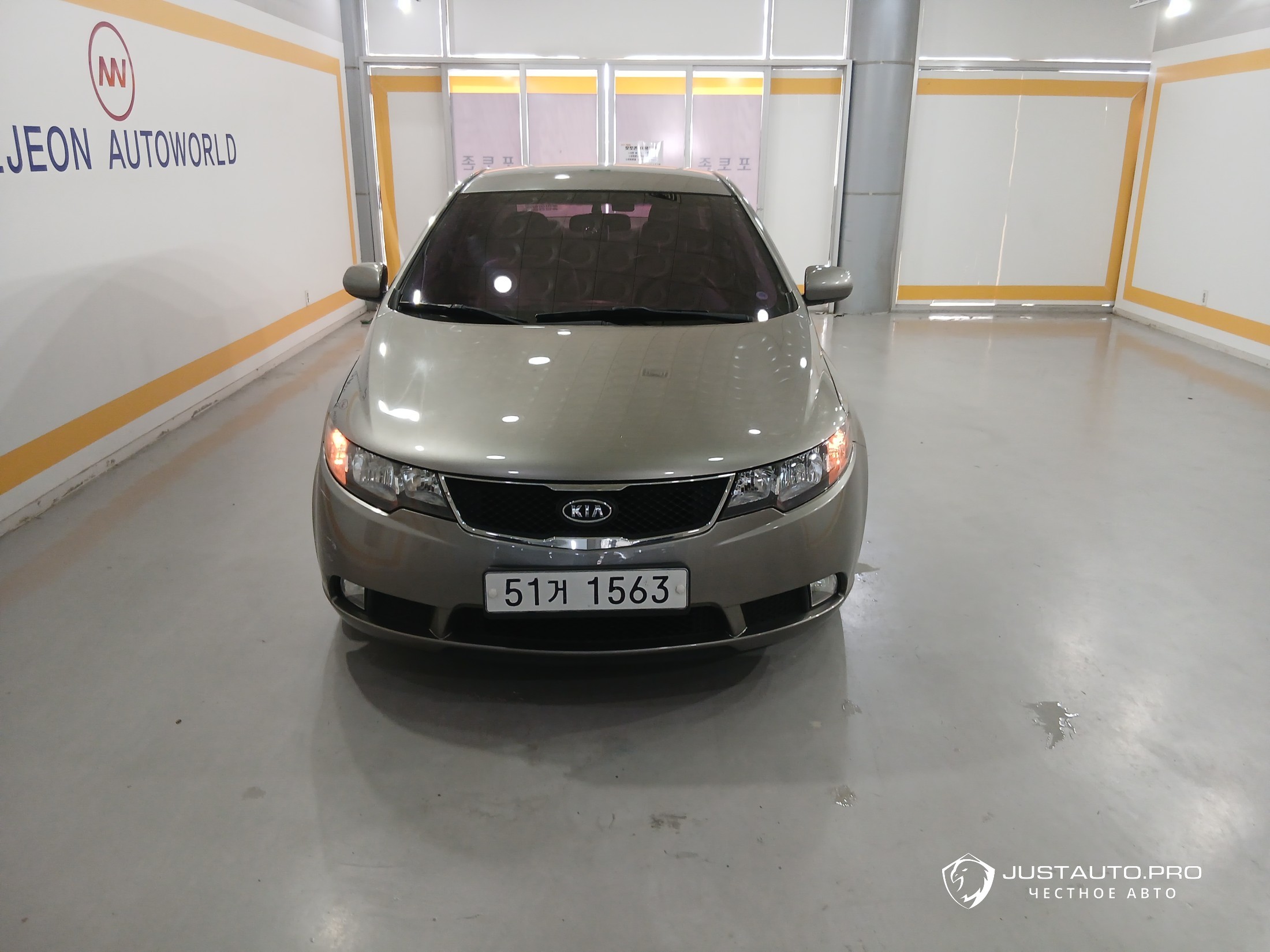 Автомобиль Kia Porte