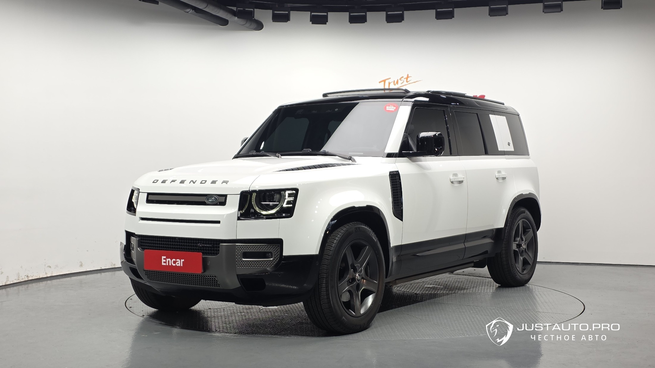 Автомобиль Land Rover Defender