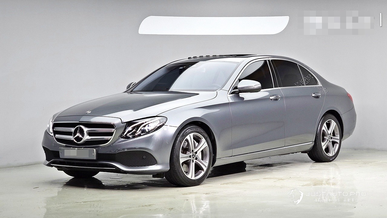 Автомобиль Mercedes-Benz E-Class