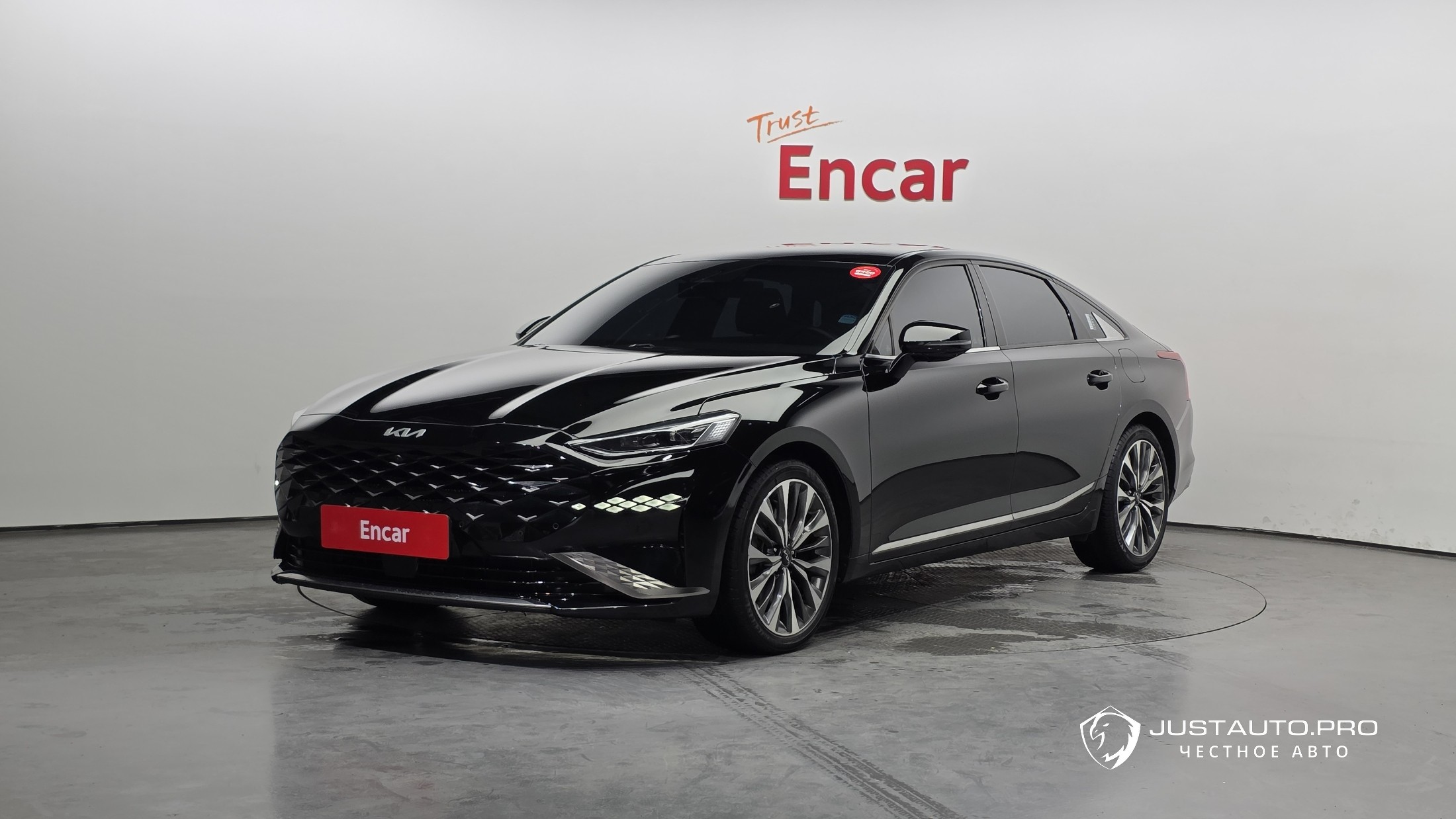 Автомобиль Kia K8