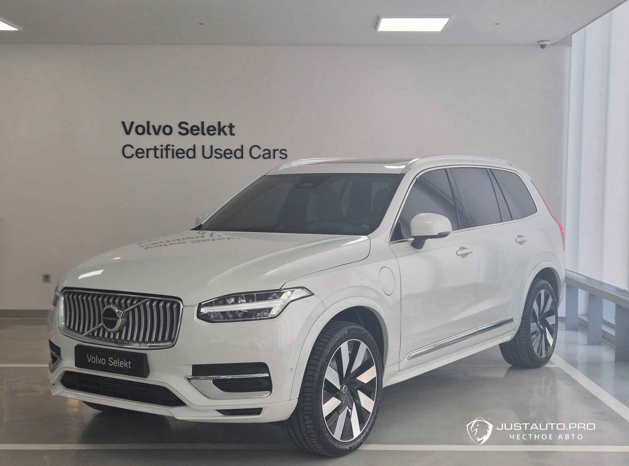 Автомобиль Volvo XC90