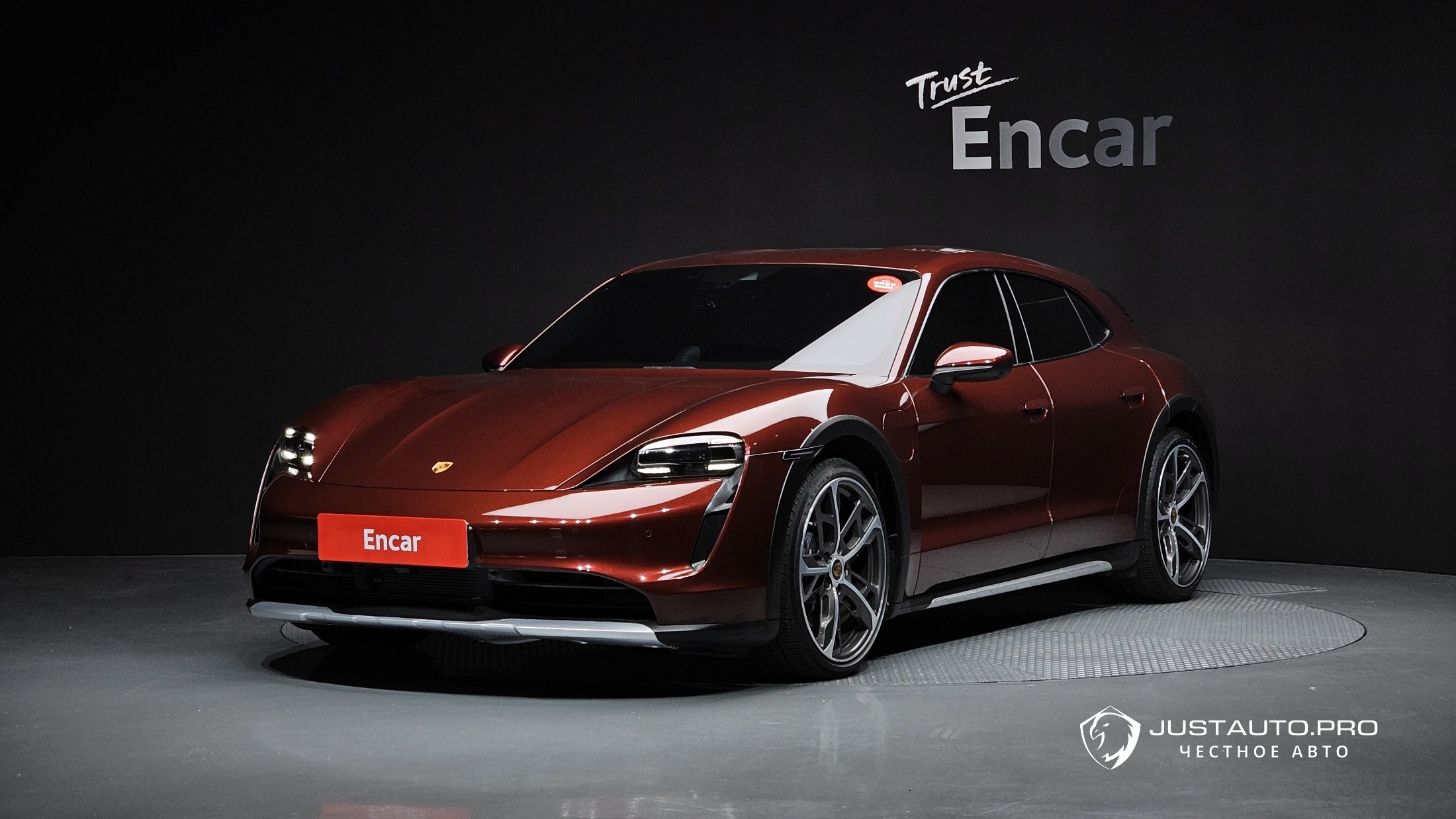 Автомобиль Porsche Taycan