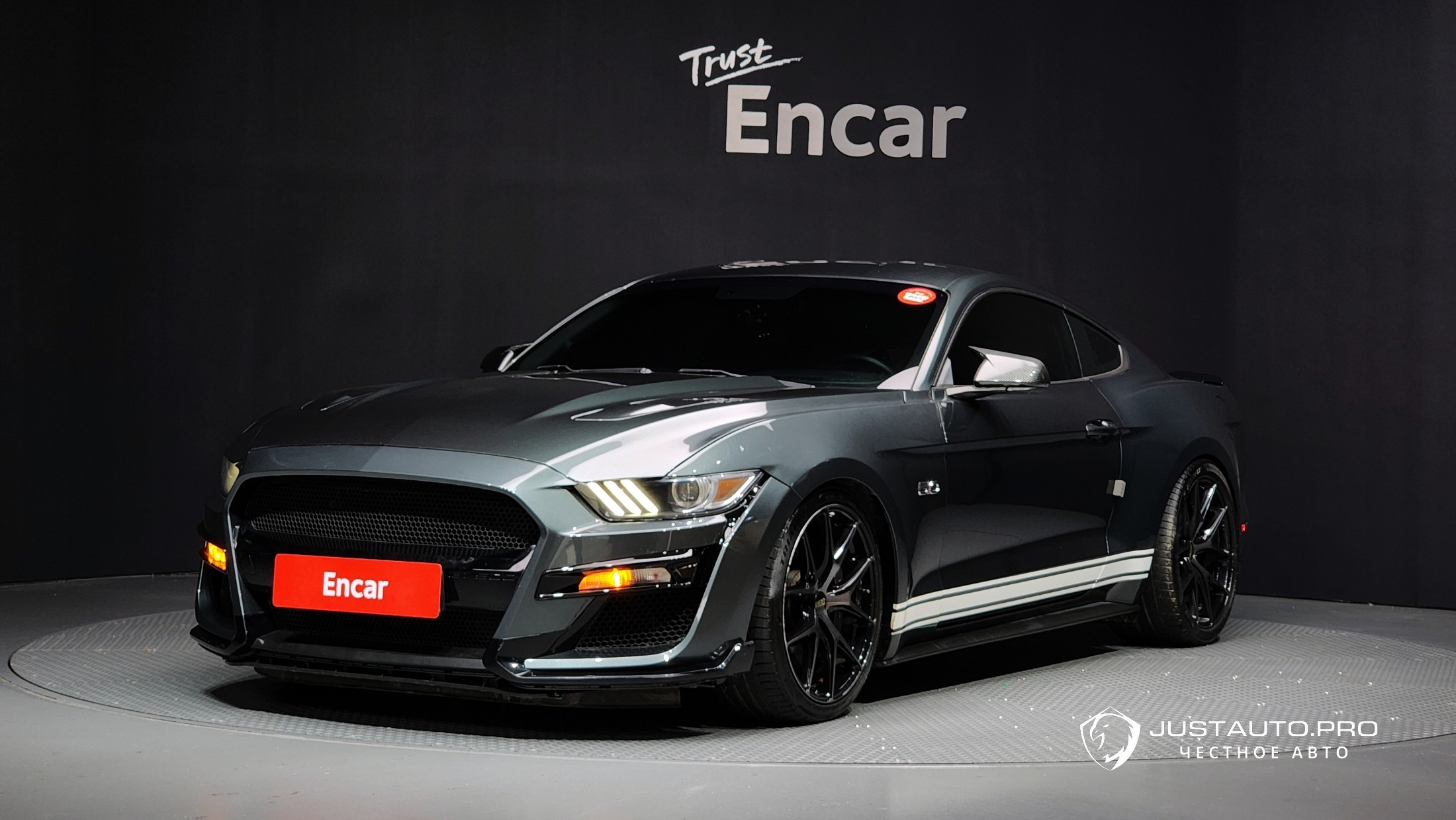 Автомобиль Ford Mustang