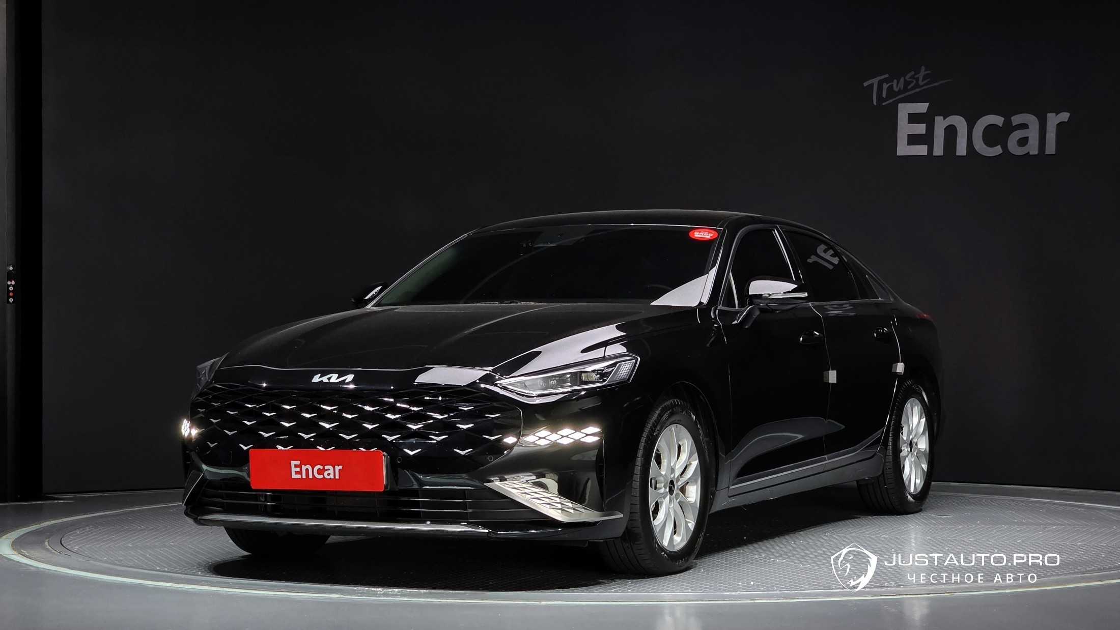 Автомобиль Kia K8