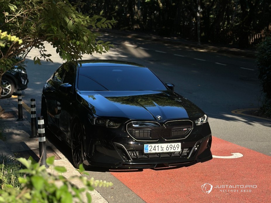 Автомобиль BMW 5-Series