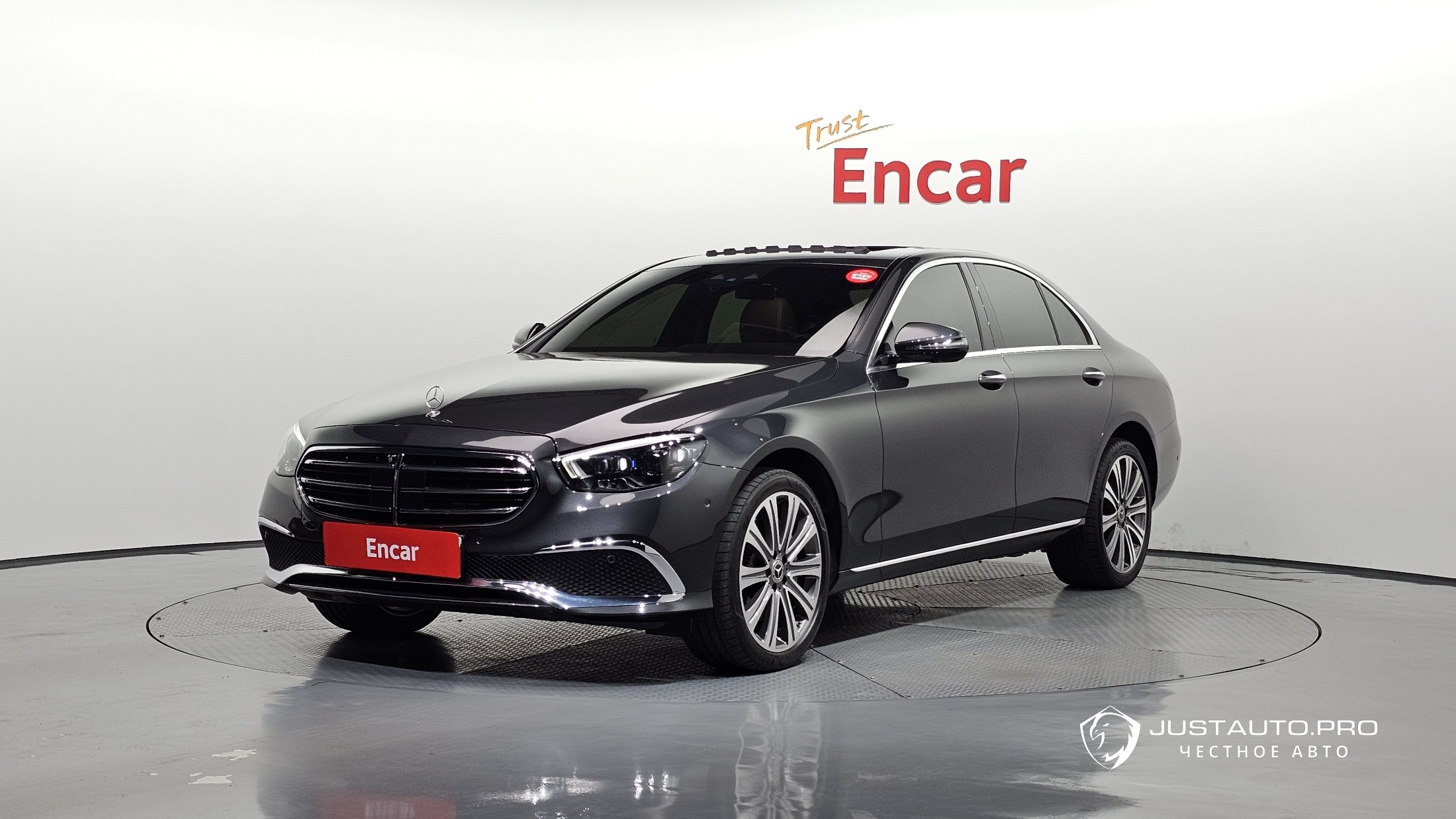 Автомобиль Mercedes-Benz E-Class