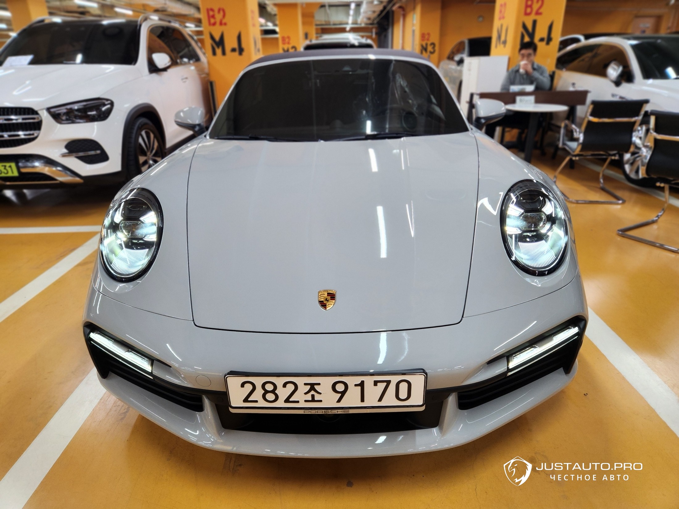 Автомобиль Porsche 911