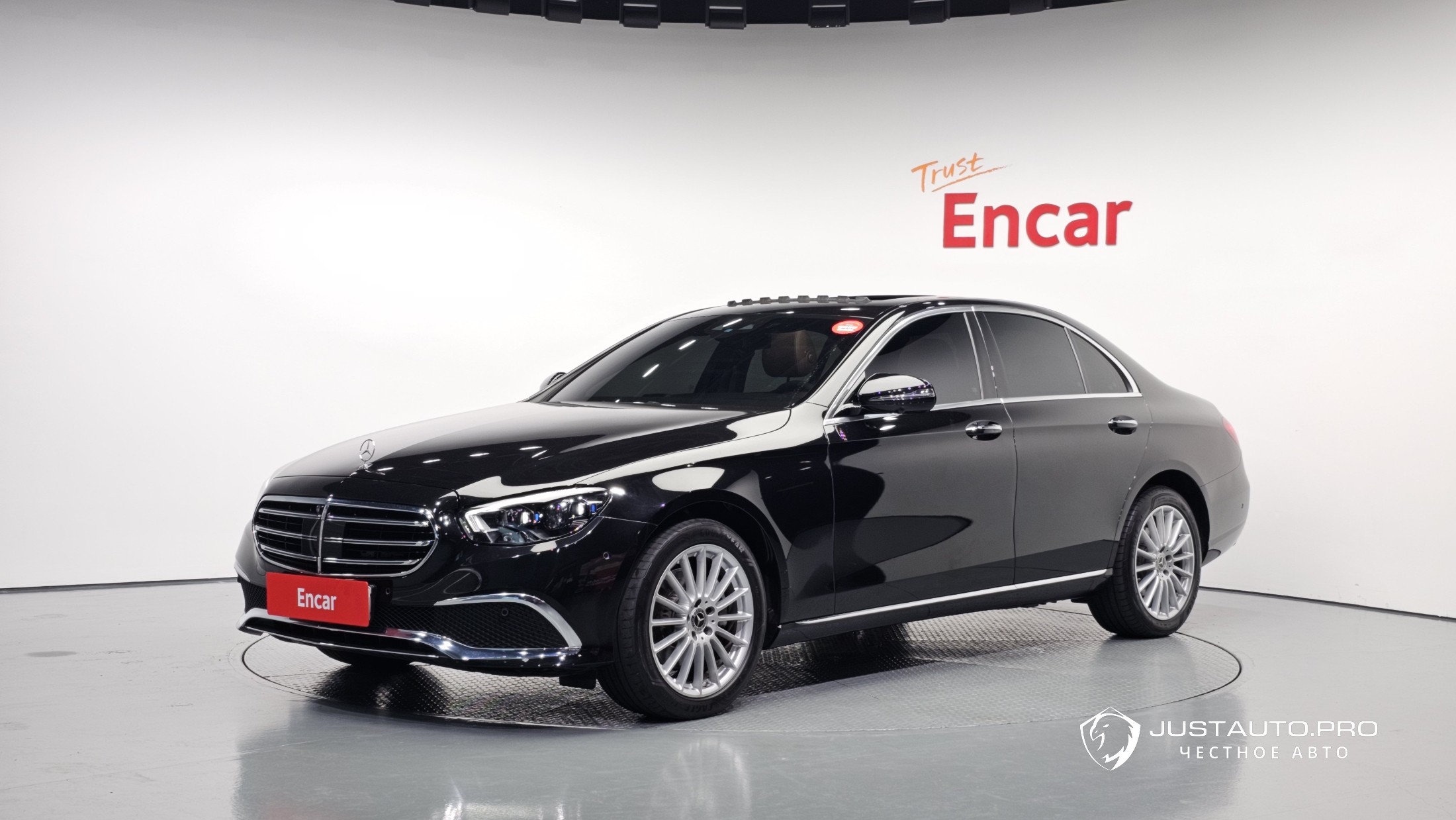 Автомобиль Mercedes-Benz E-Class
