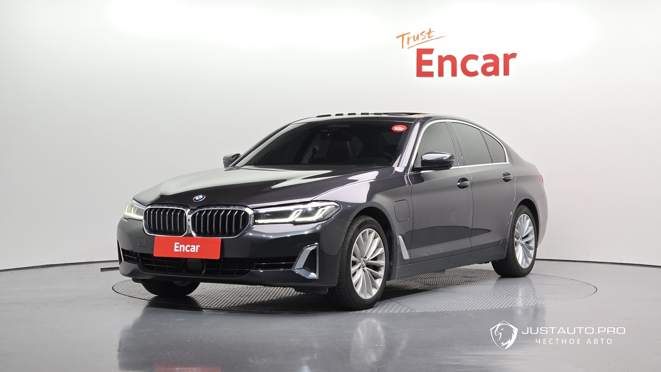 Автомобиль BMW 5-Series