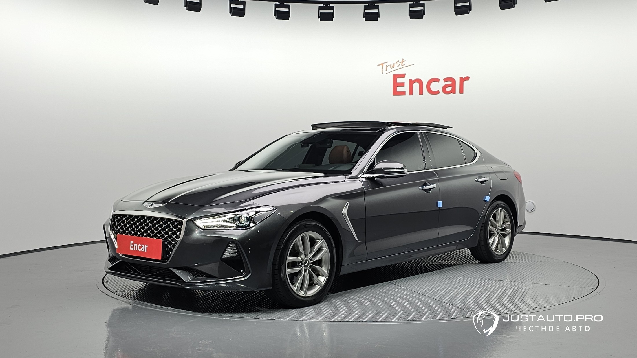 Автомобиль Genesis G70