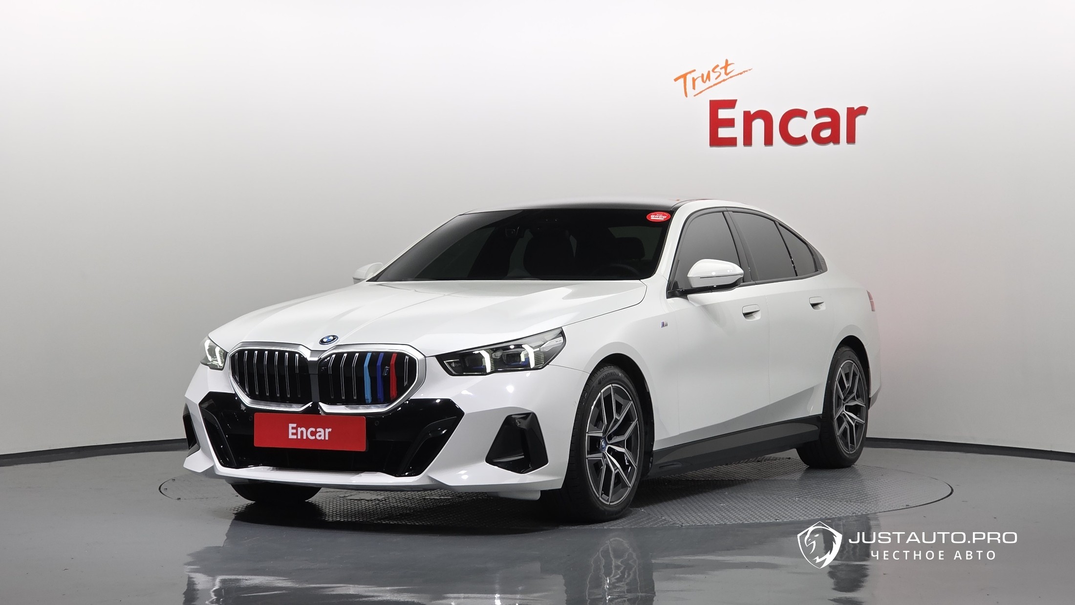 Автомобиль BMW i5