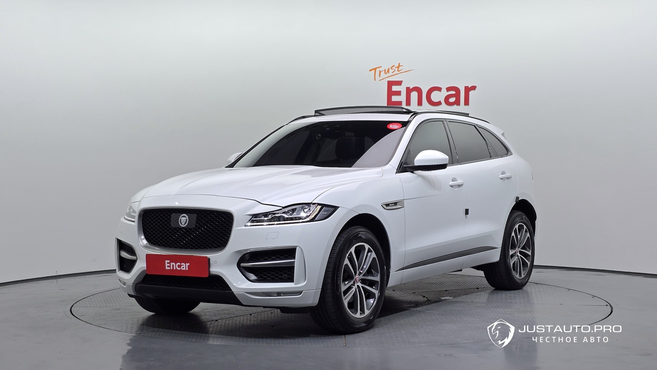 Автомобиль Jaguar F-PACE