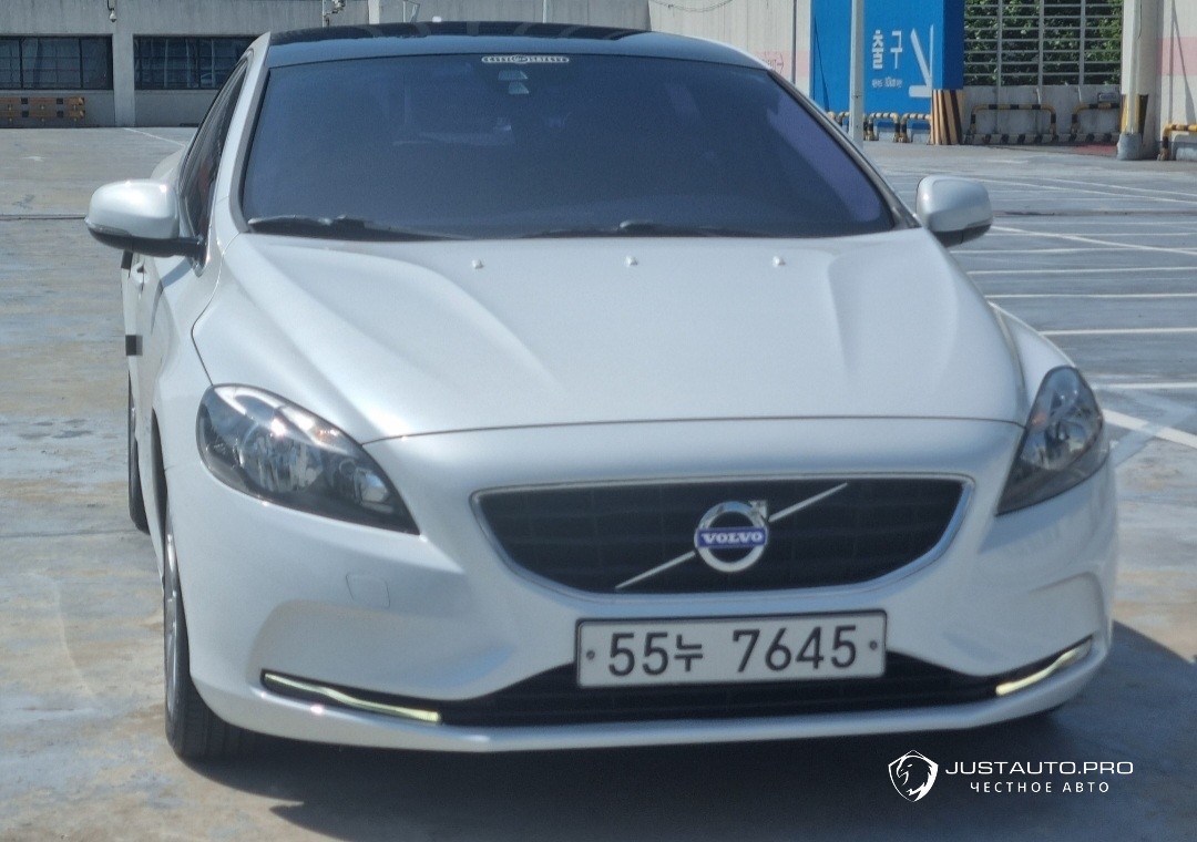 Автомобиль Volvo V40