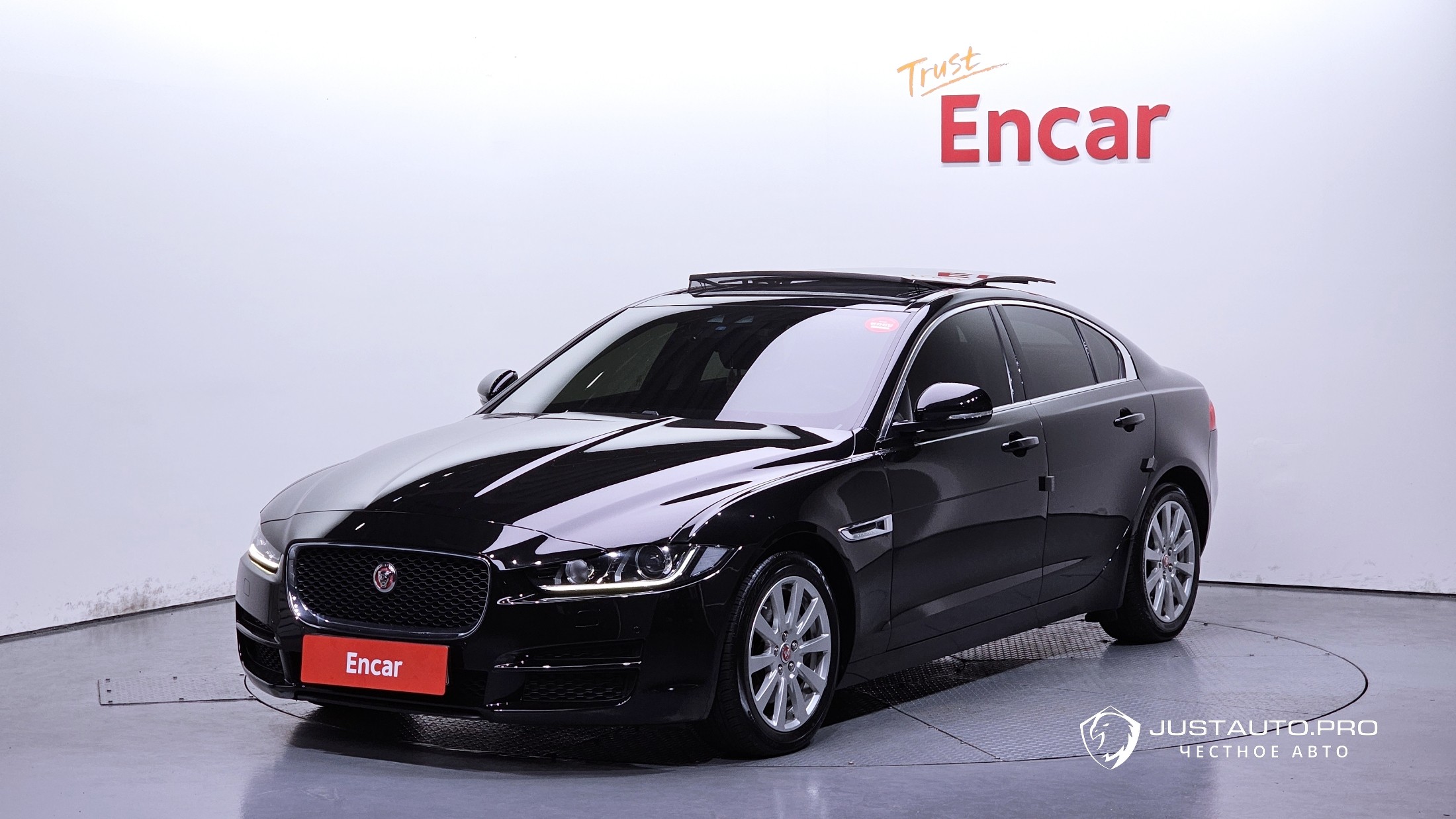 Автомобиль Jaguar XE