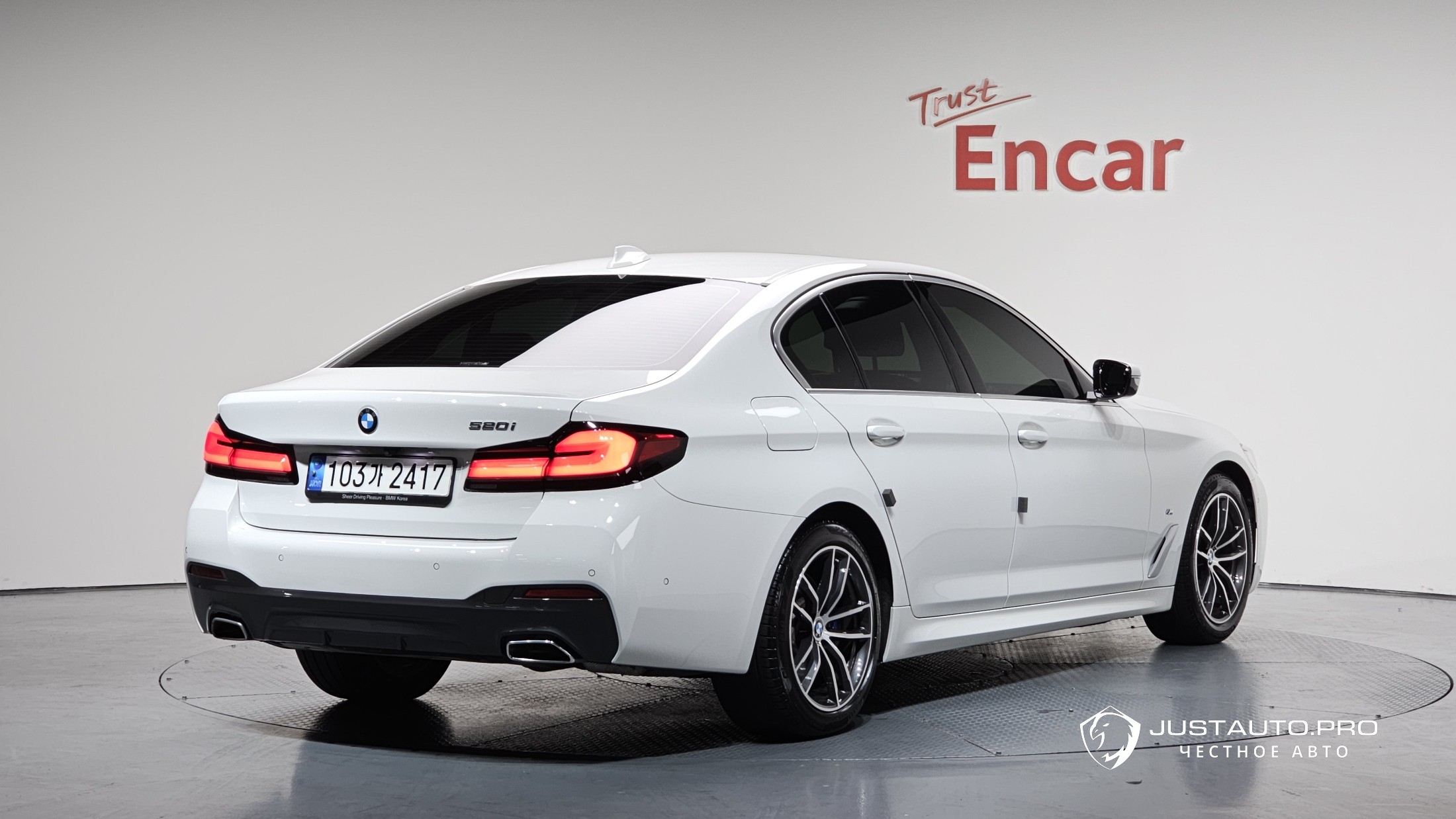 Автомобиль BMW 5-Series