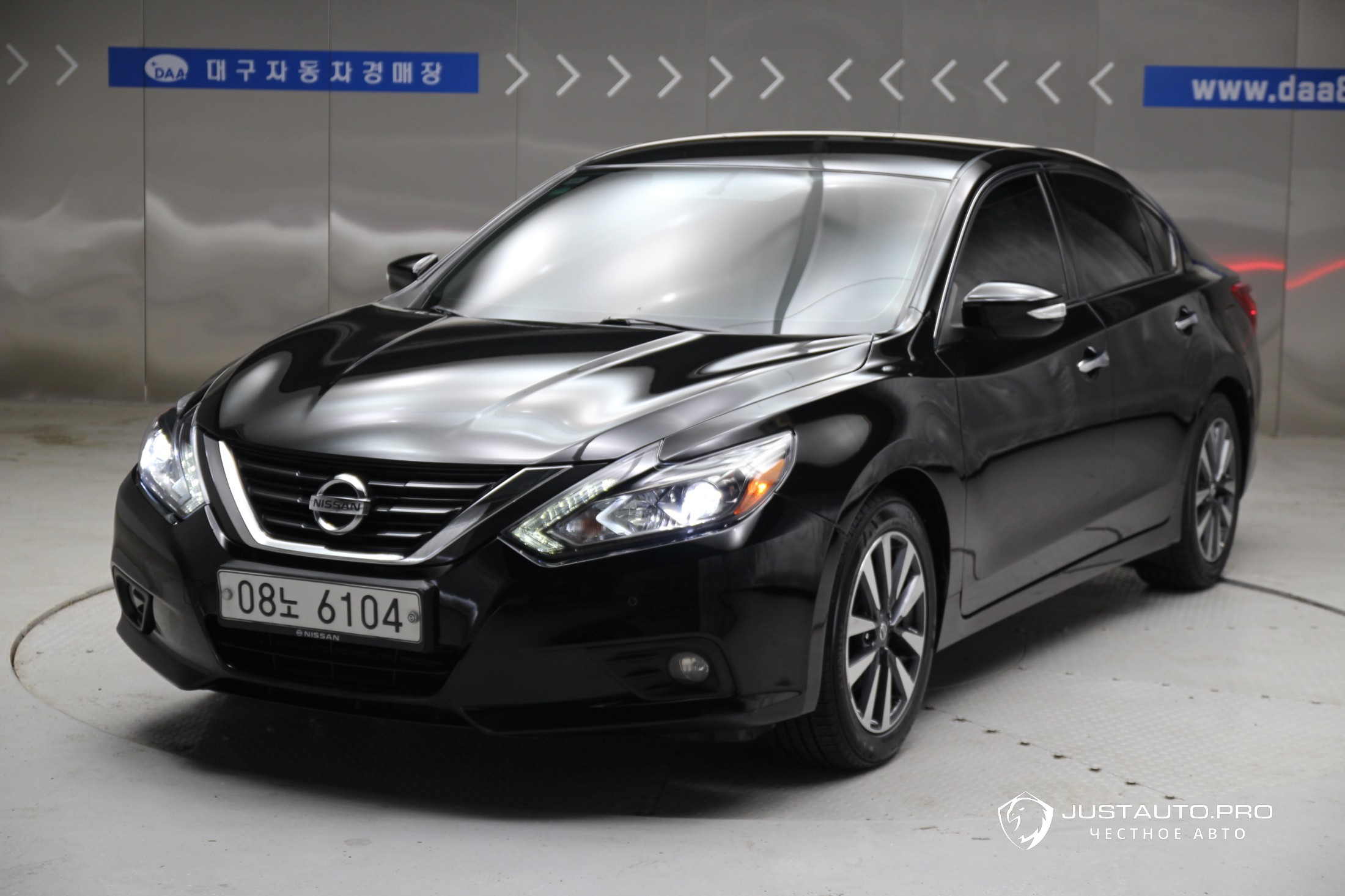 Автомобиль Nissan Altima