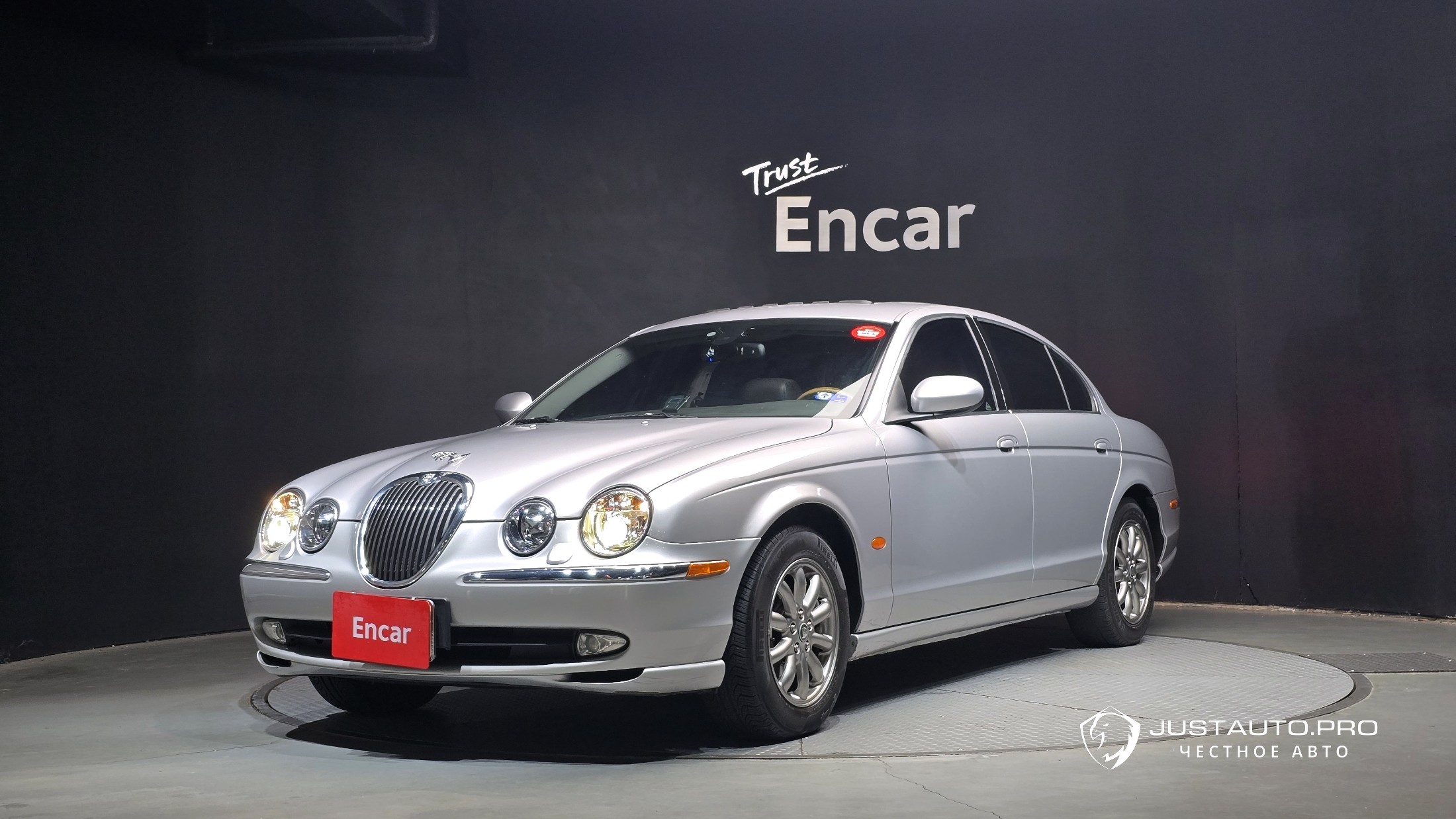 Автомобиль Jaguar S-TYPE