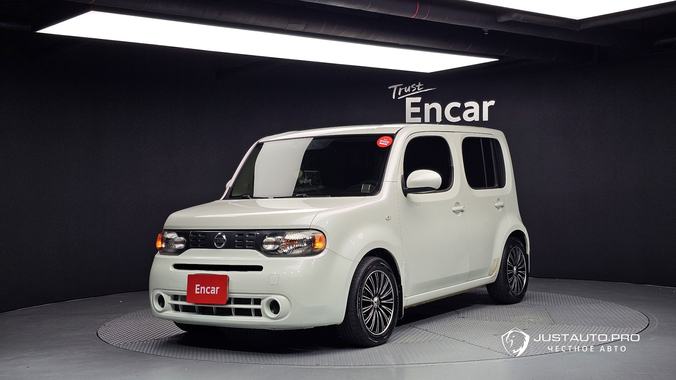 Автомобиль Nissan Cube