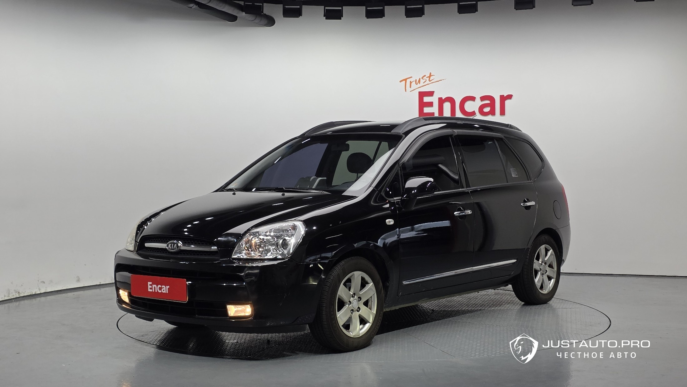 Автомобиль Kia Carens