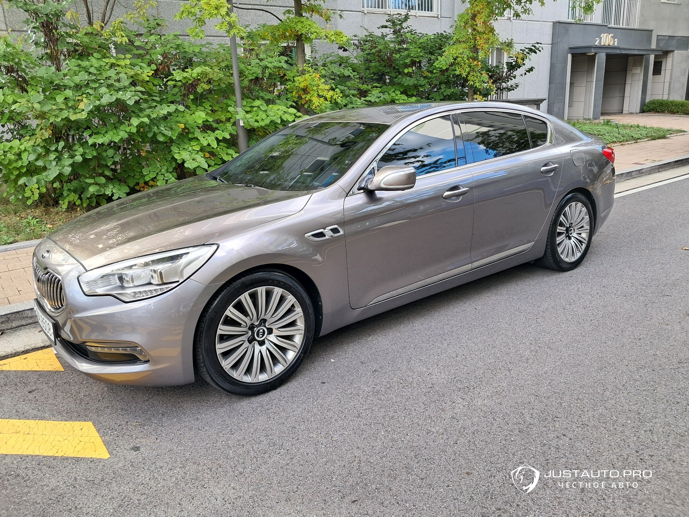 Автомобиль Kia K9