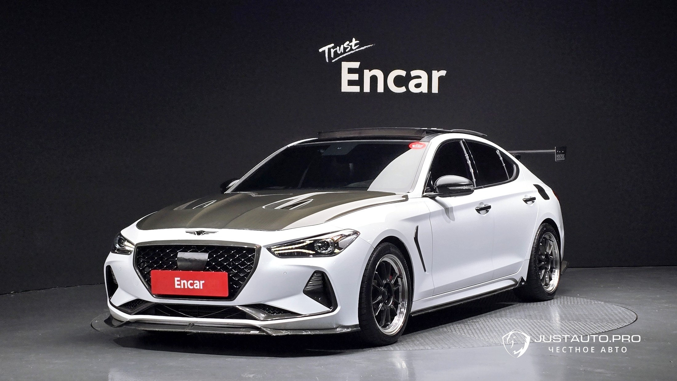 Автомобиль Genesis G70