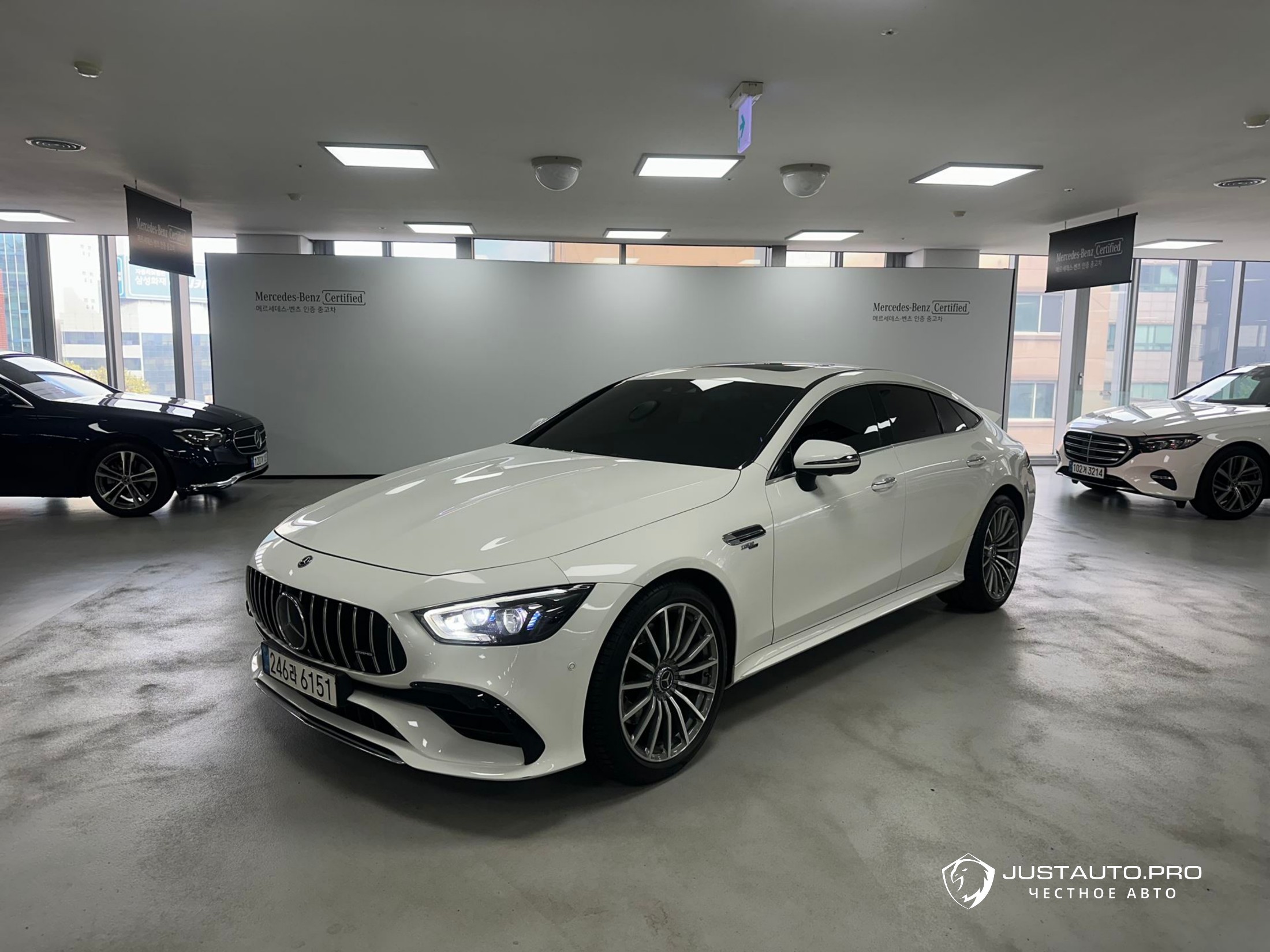 Автомобиль Mercedes-Benz AMG GT