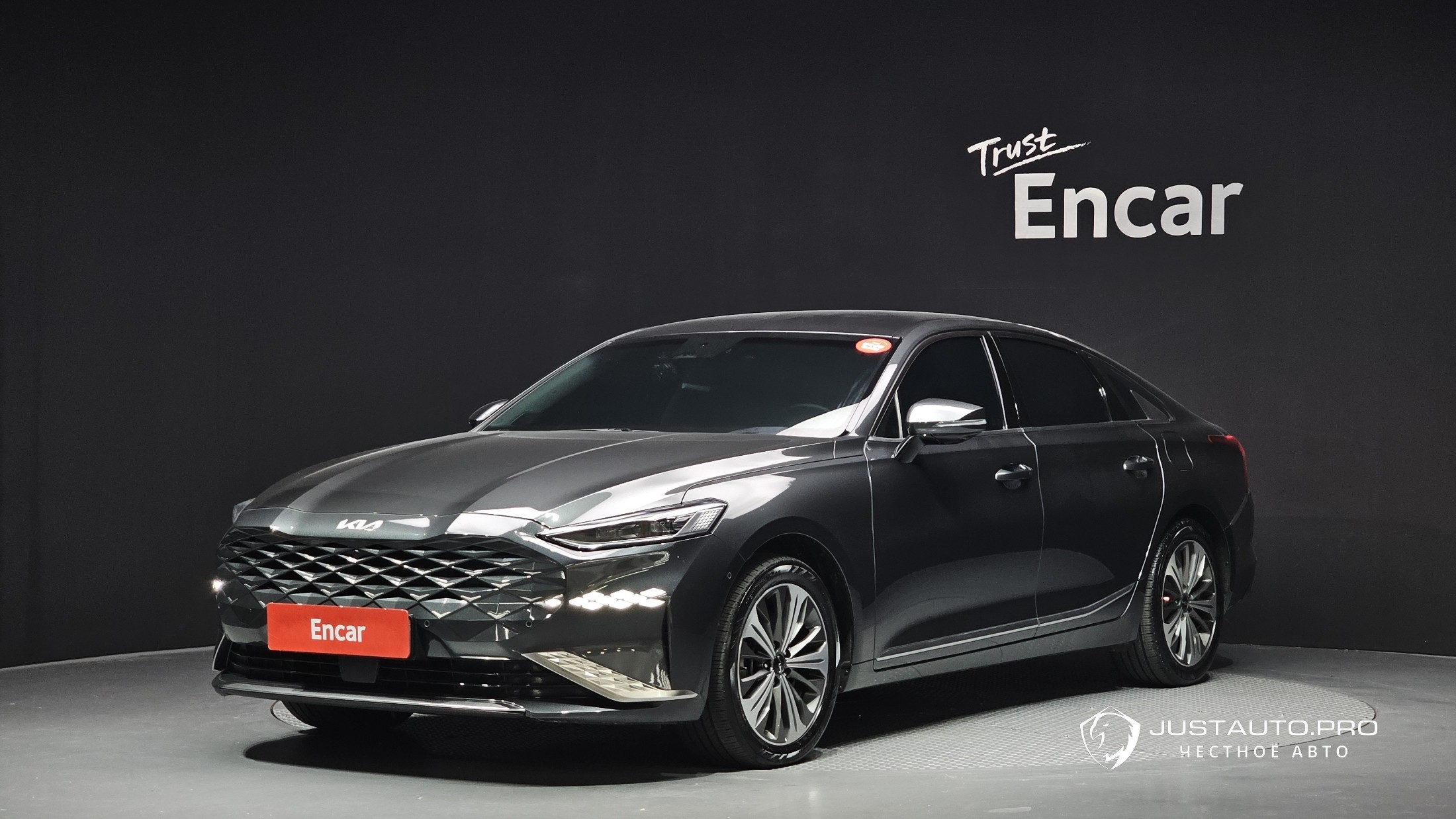 Автомобиль Kia K8
