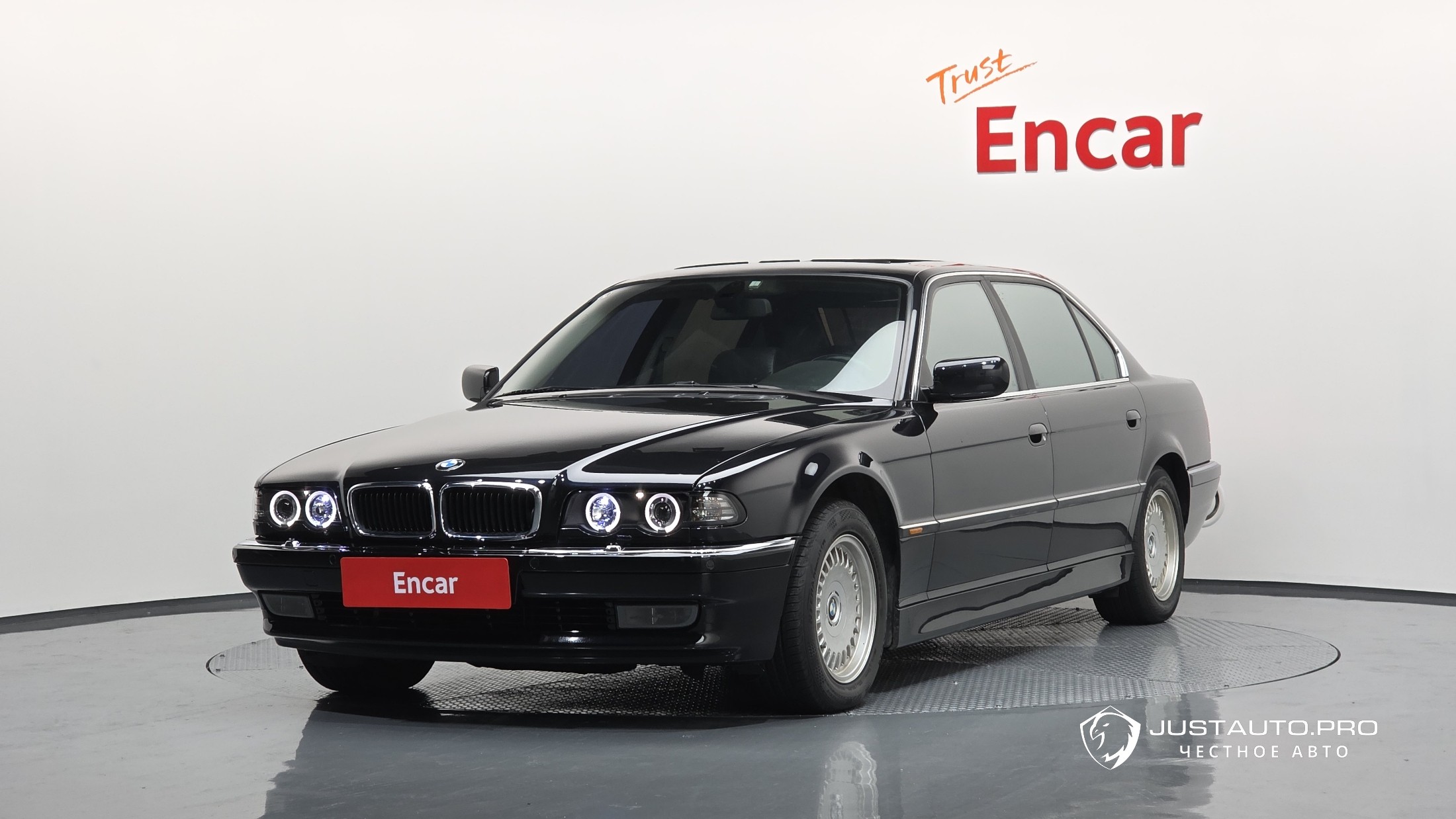 Автомобиль BMW 7-Series