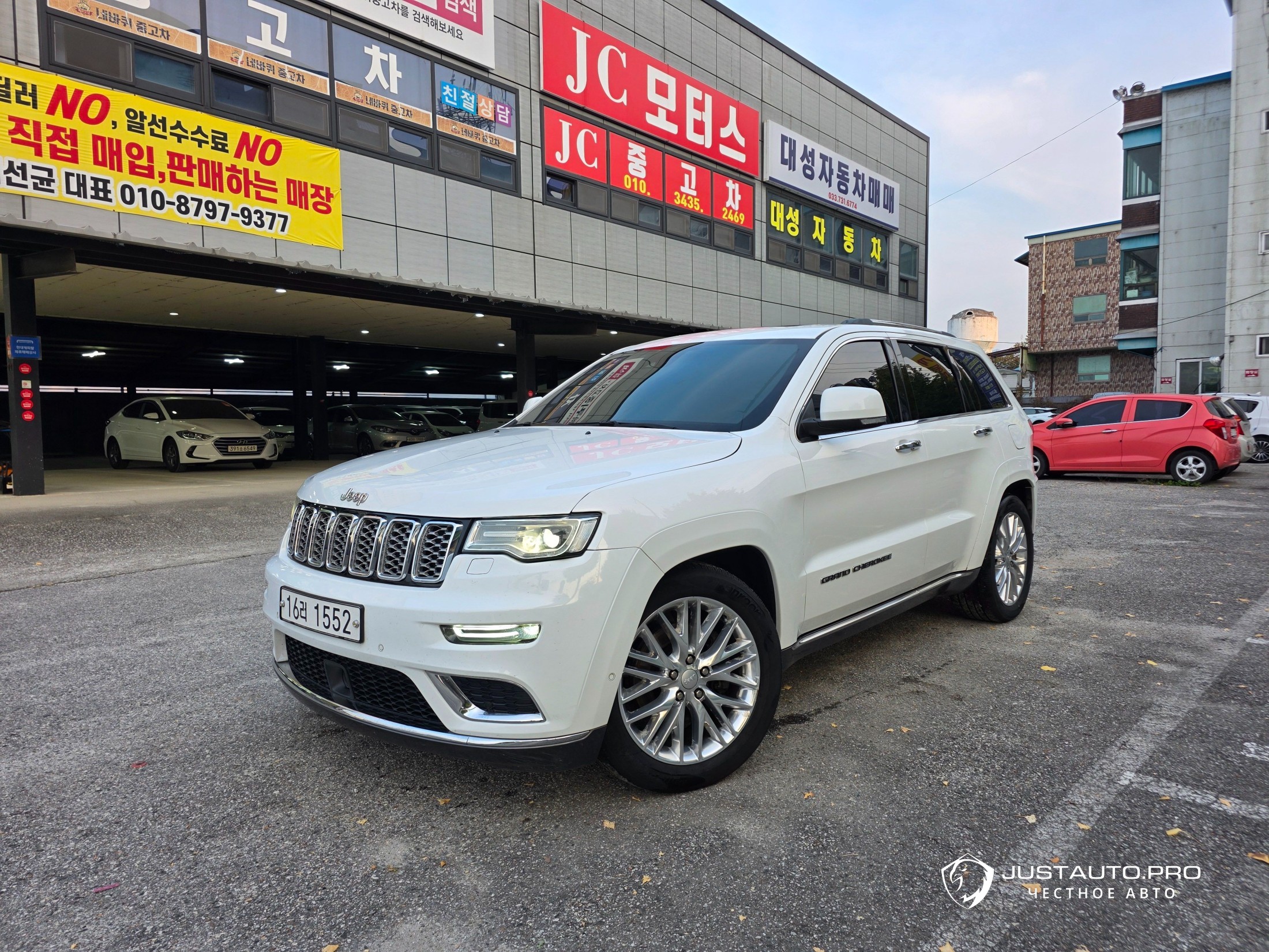 Автомобиль Jeep Cherokee