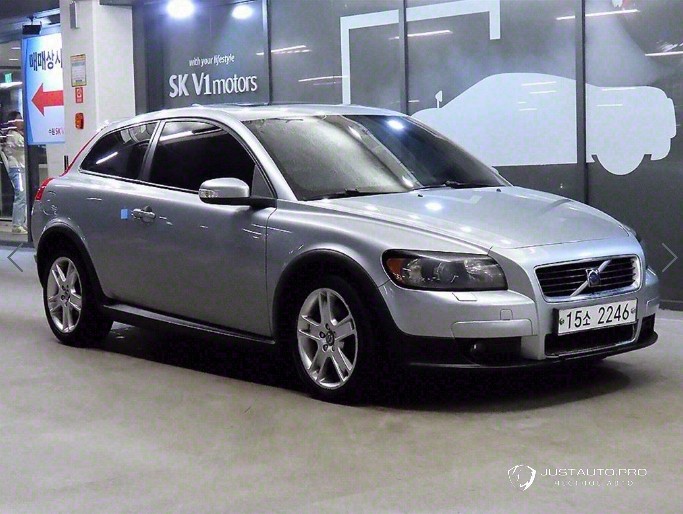 Автомобиль Volvo C30