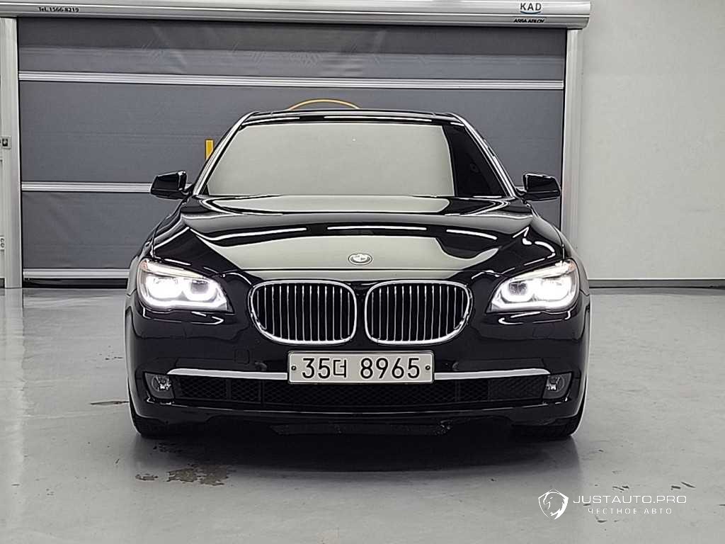 Автомобиль BMW 7-Series