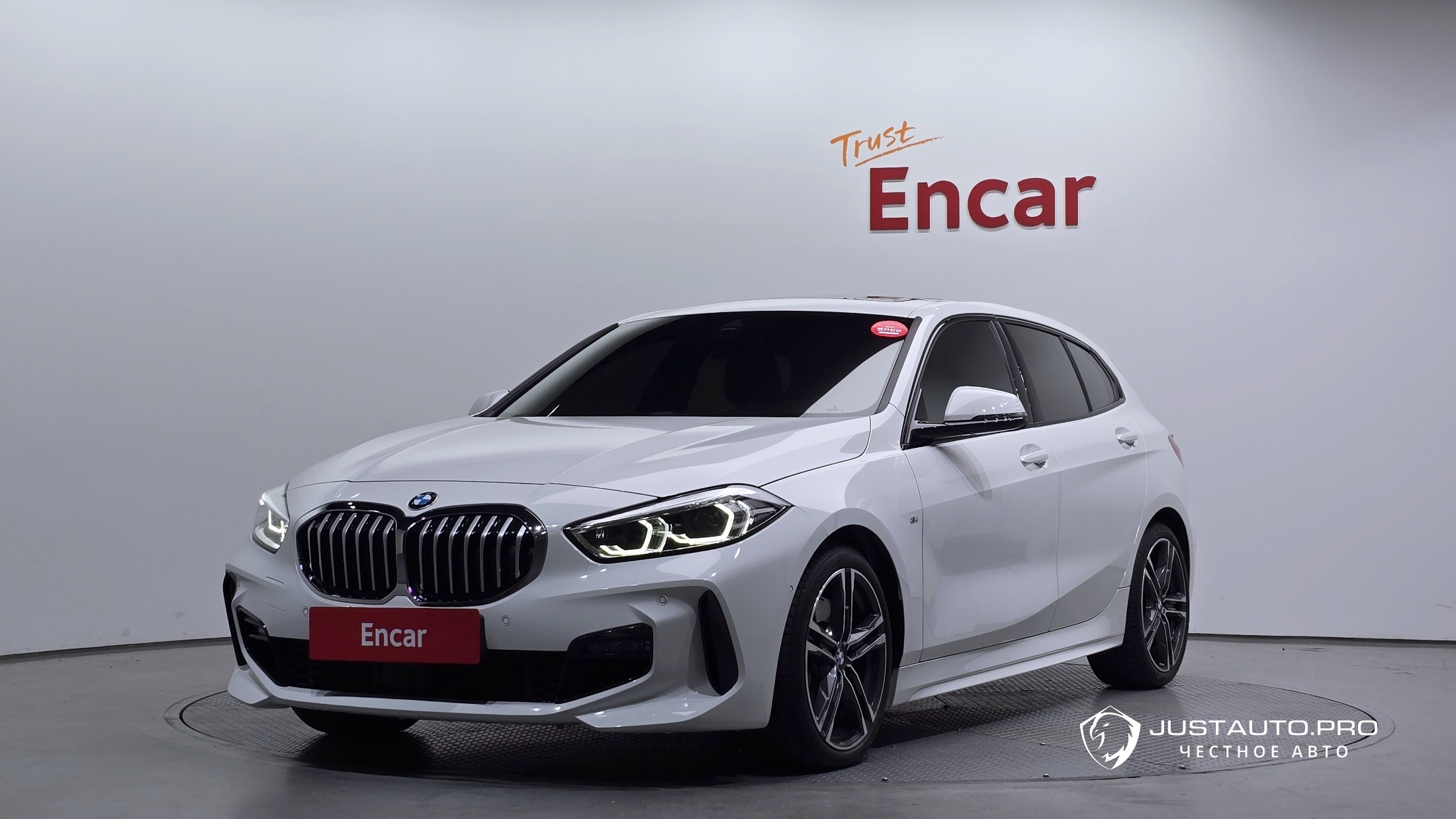 Автомобиль BMW 1-Series