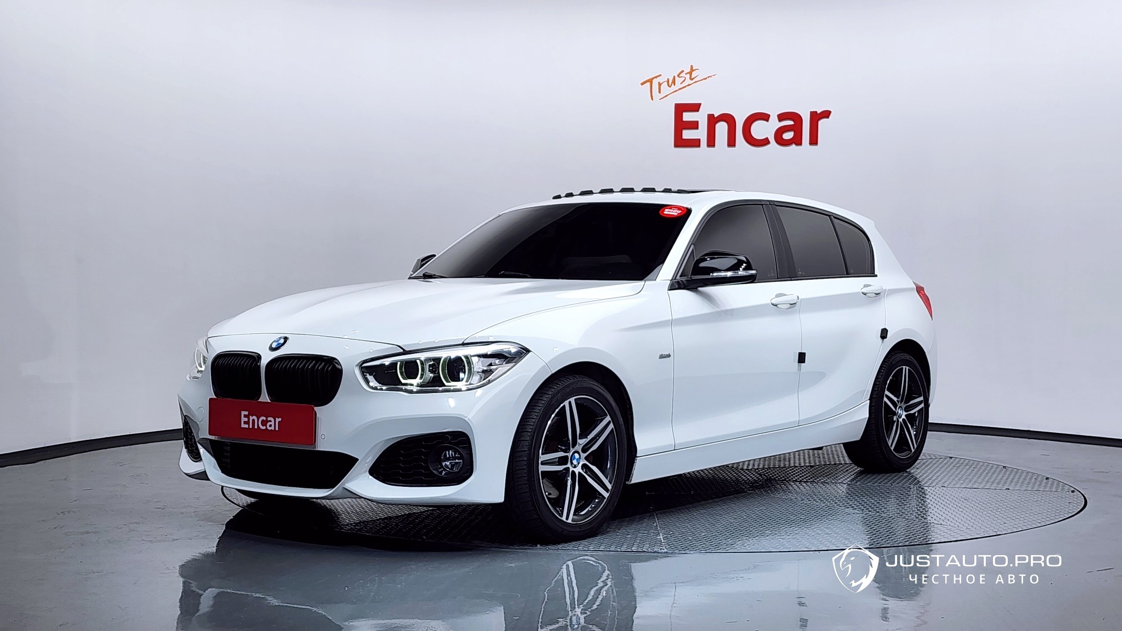 Автомобиль BMW 1-Series