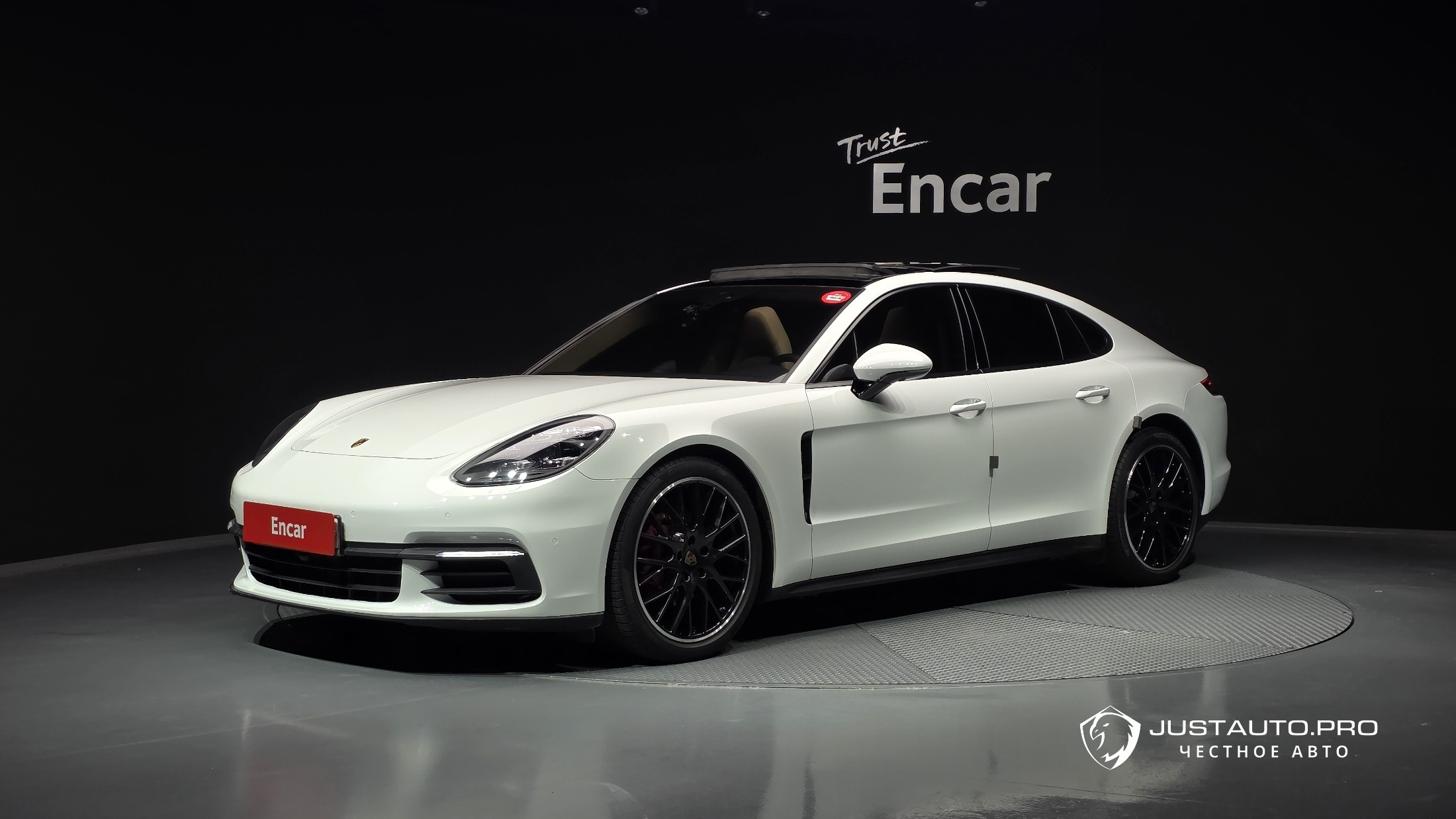 Автомобиль Porsche Panamera