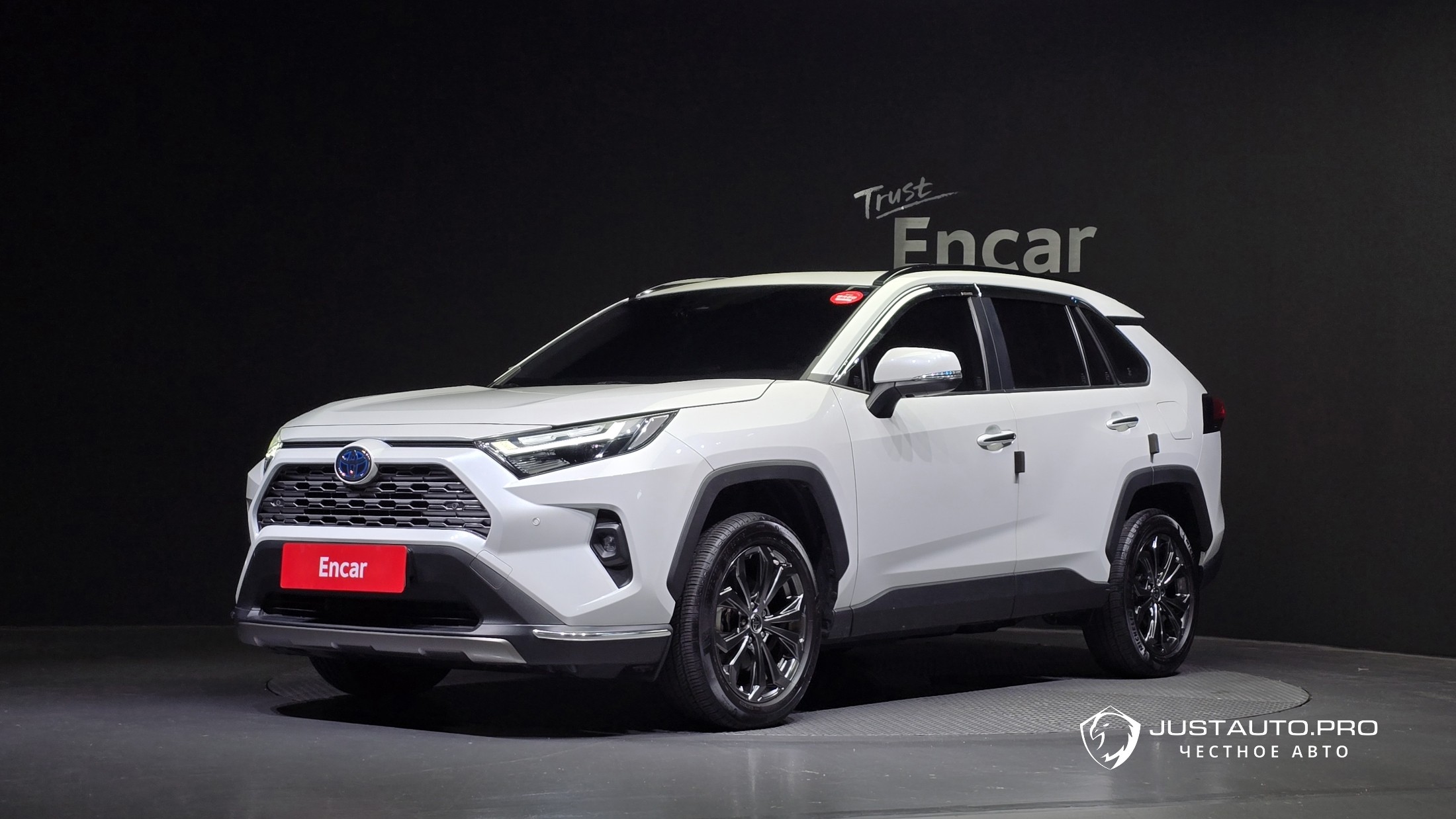 Автомобиль Toyota RAV4