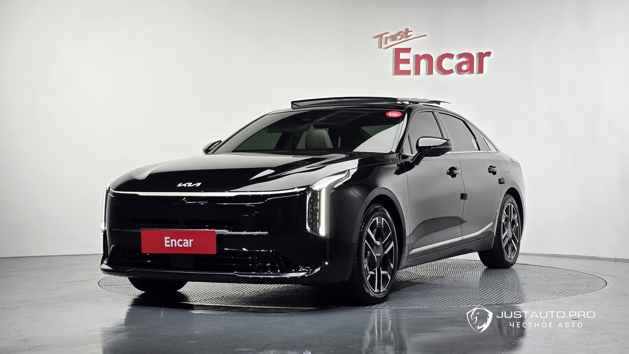 Автомобиль Kia K8