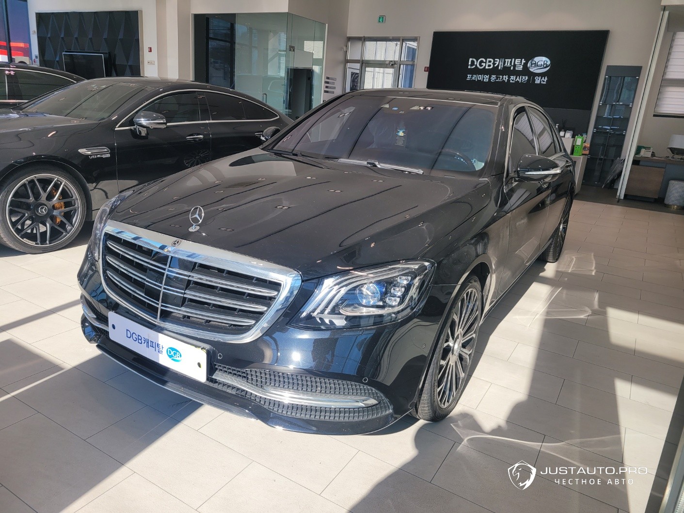 Автомобиль Mercedes-Benz S-Class