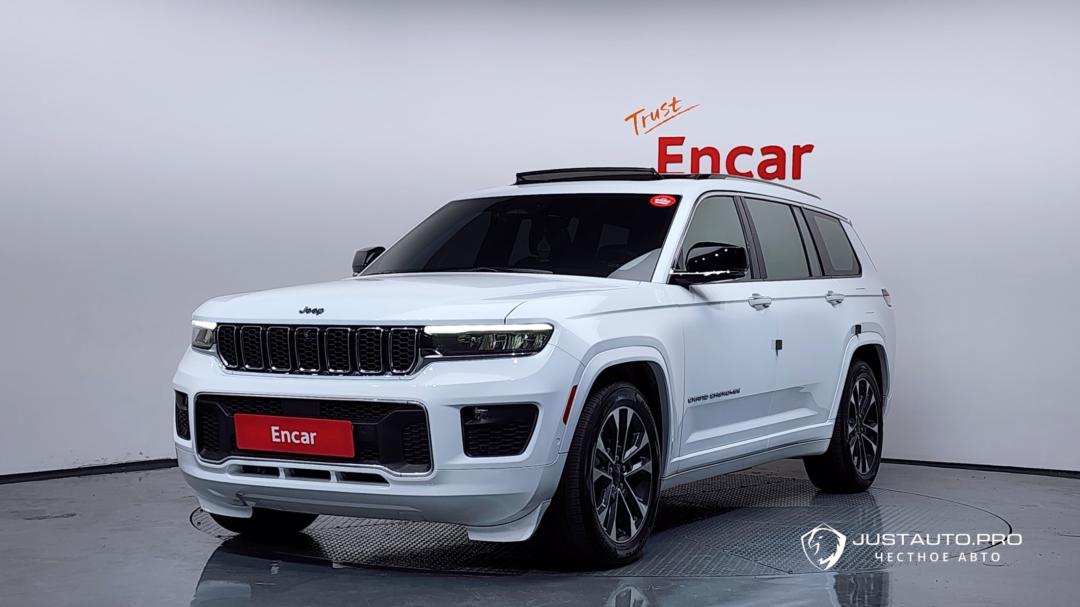 Автомобиль Jeep Cherokee