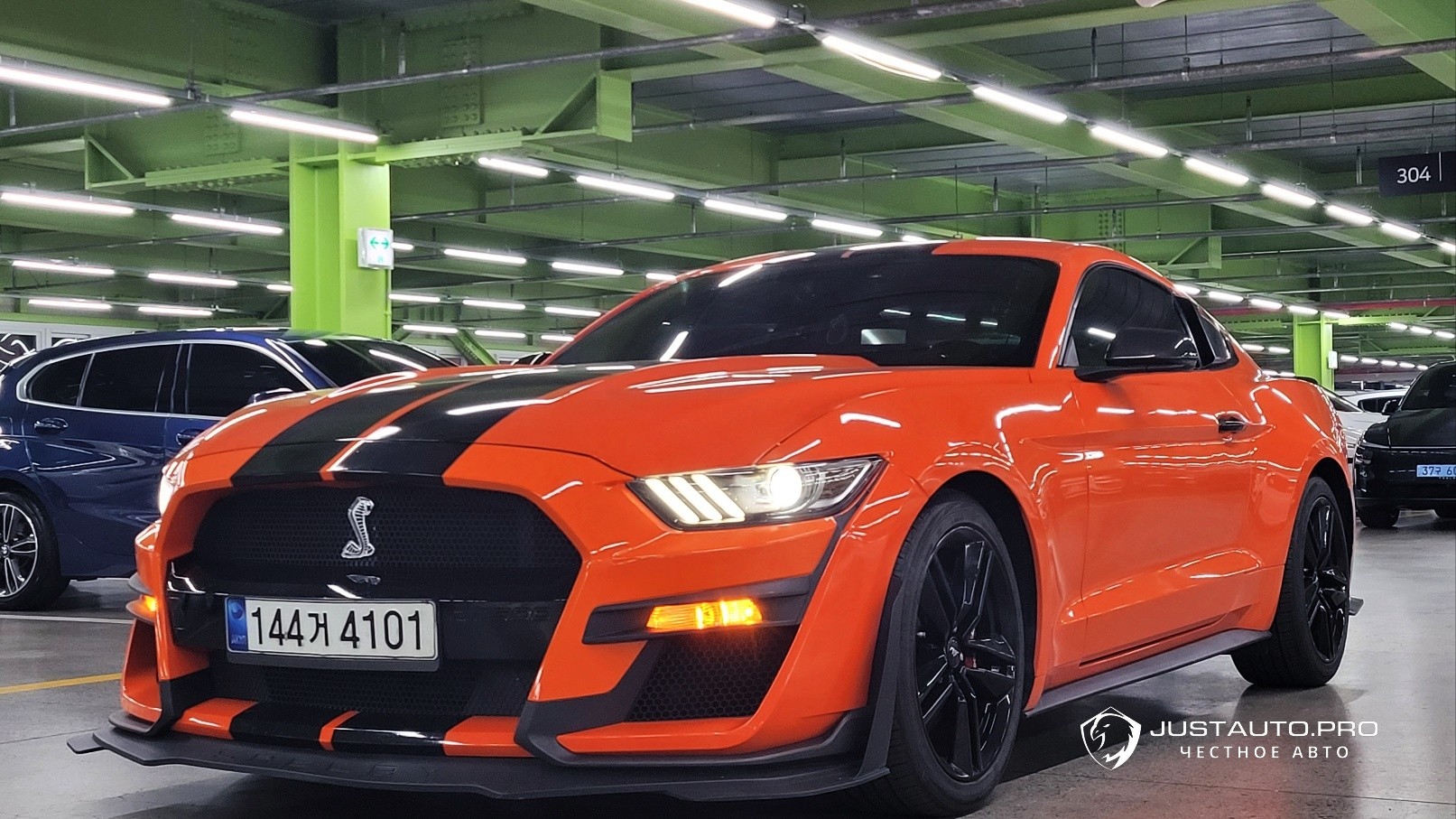 Автомобиль Ford Mustang