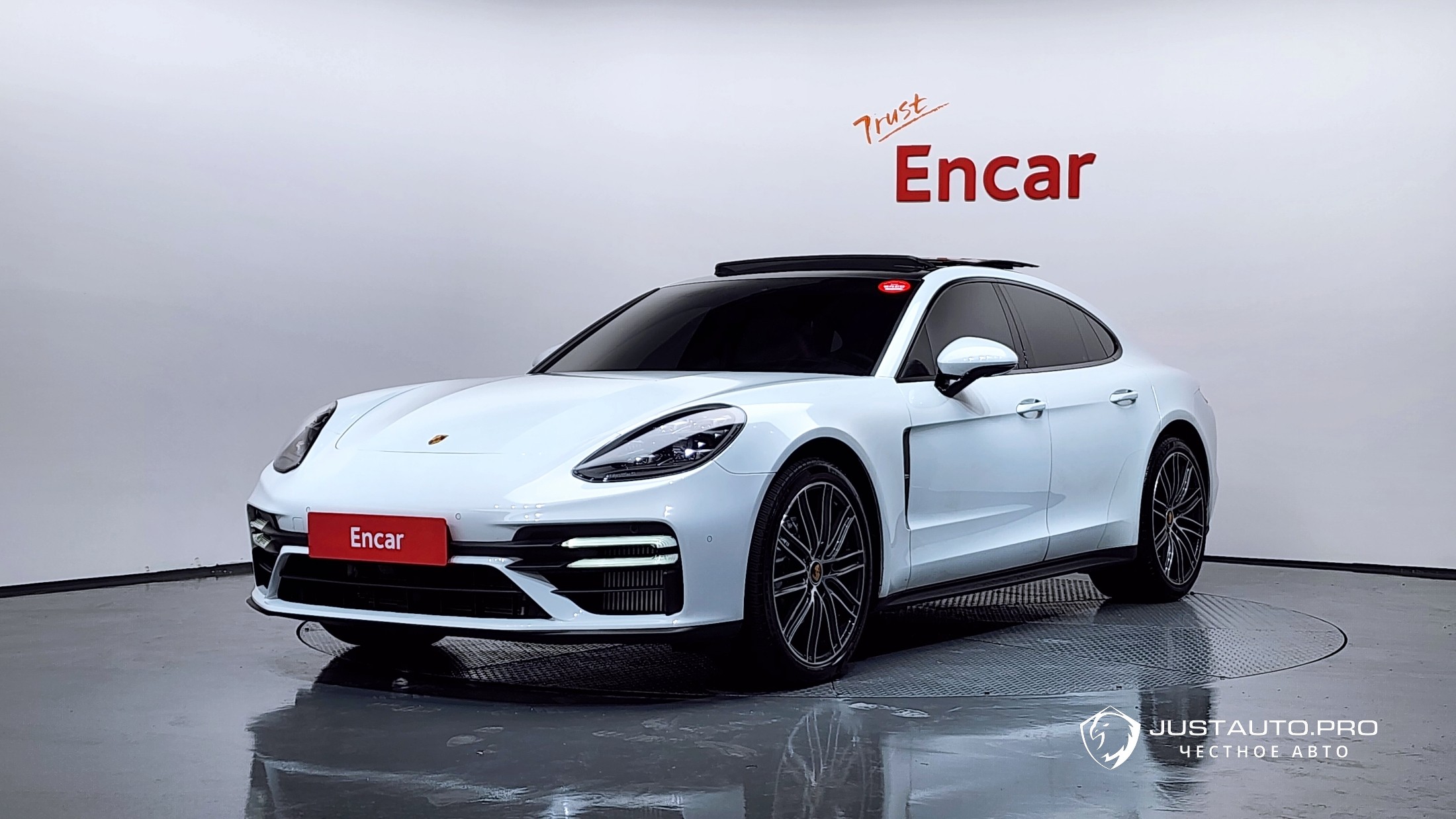 Автомобиль Porsche Panamera