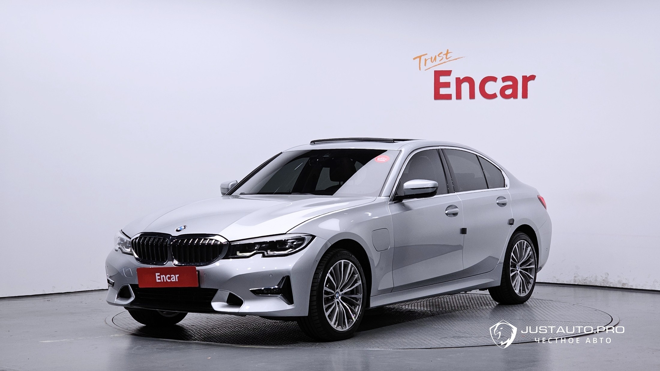 Автомобиль BMW 3-Series