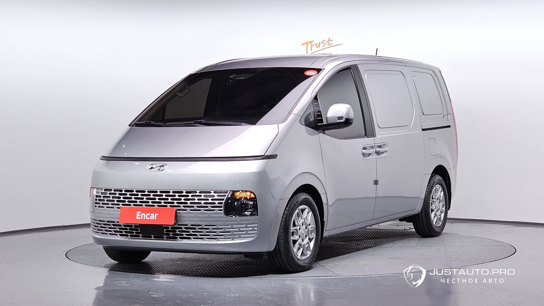 Автомобиль Hyundai Staria